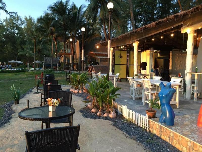 Hotel Micky Monkey Beach At Maikhao Beach Mai Khao Exterior foto